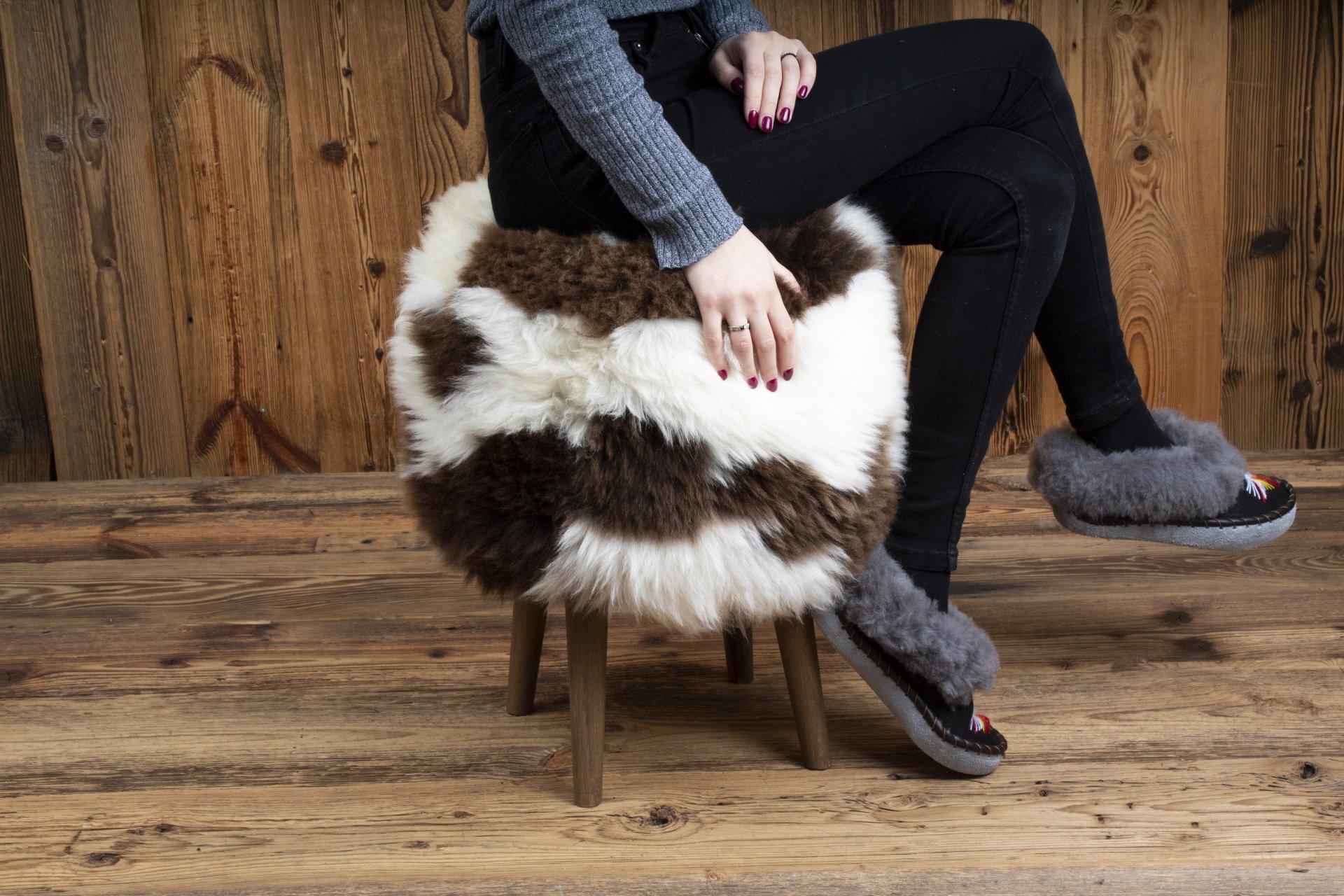 Jacob Sheepskin Classic Stool 'brown & white'