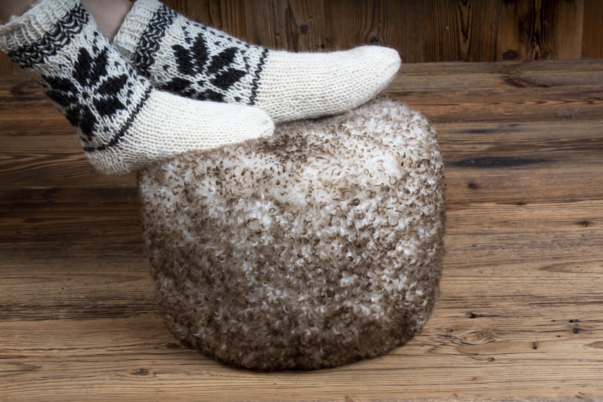 Gotland Sheepskin Pouffe 'brown&white'