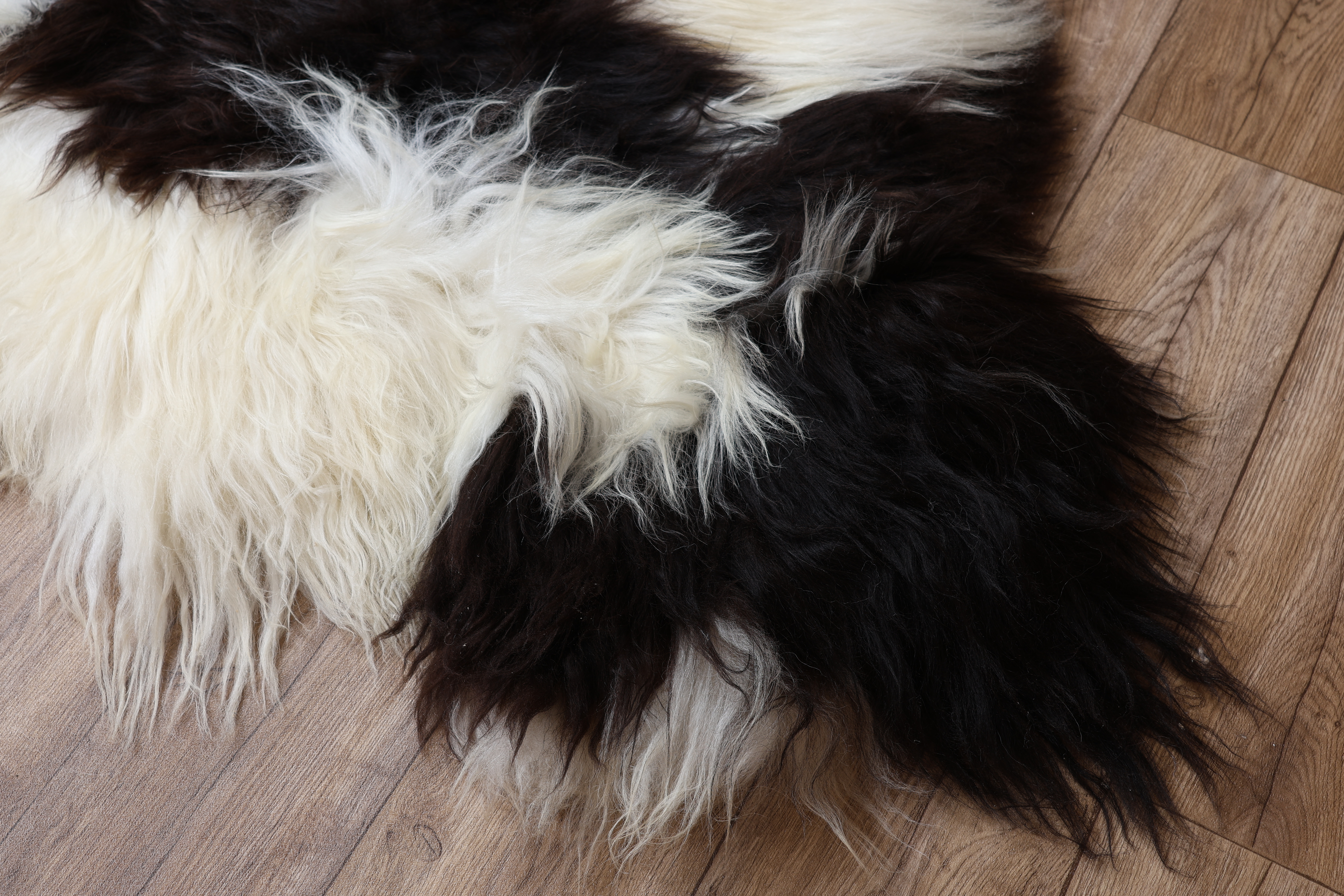 Natural Black&White Icelandic Sheepskin #16