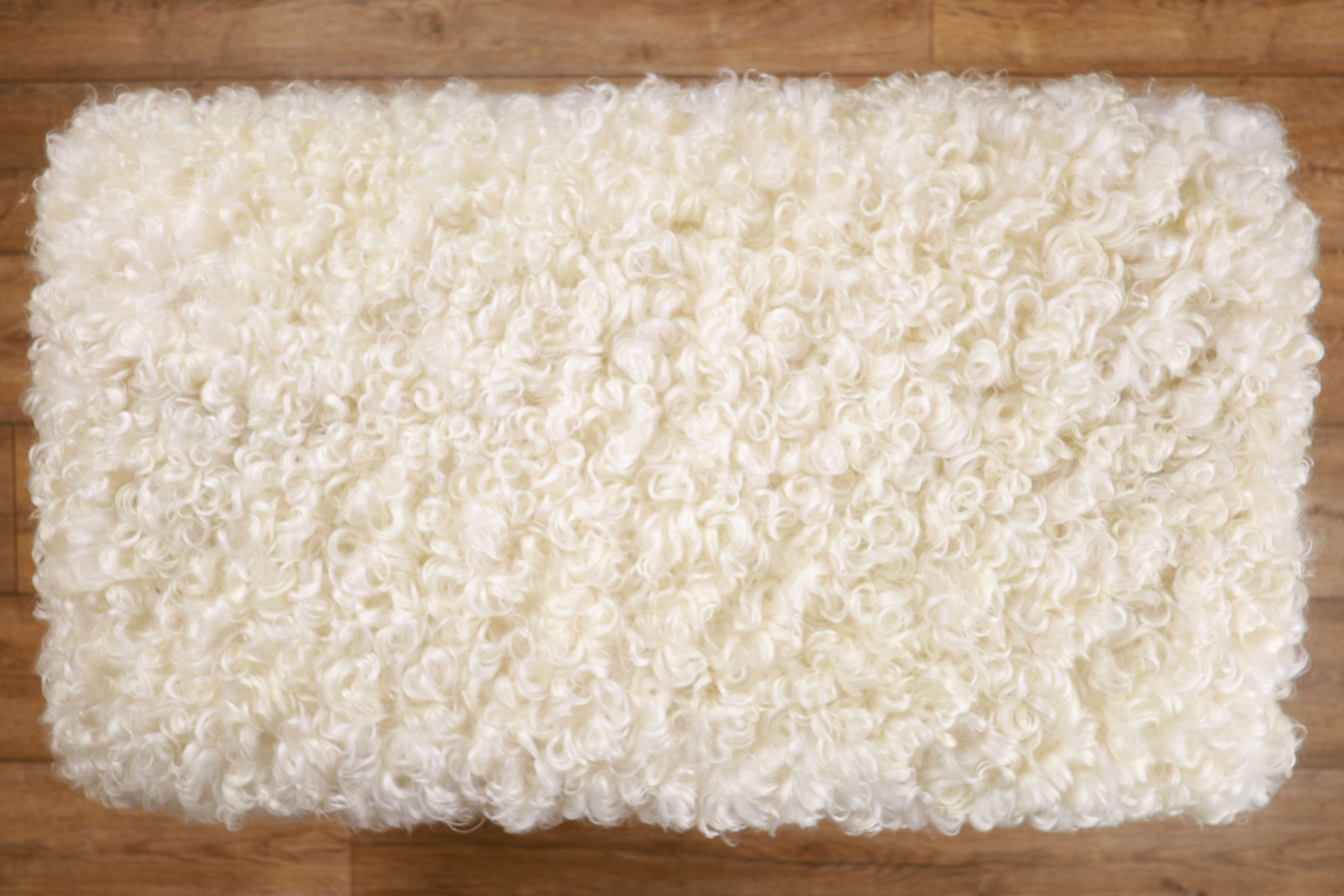 Sheepskin Bench | Gotland White | Small