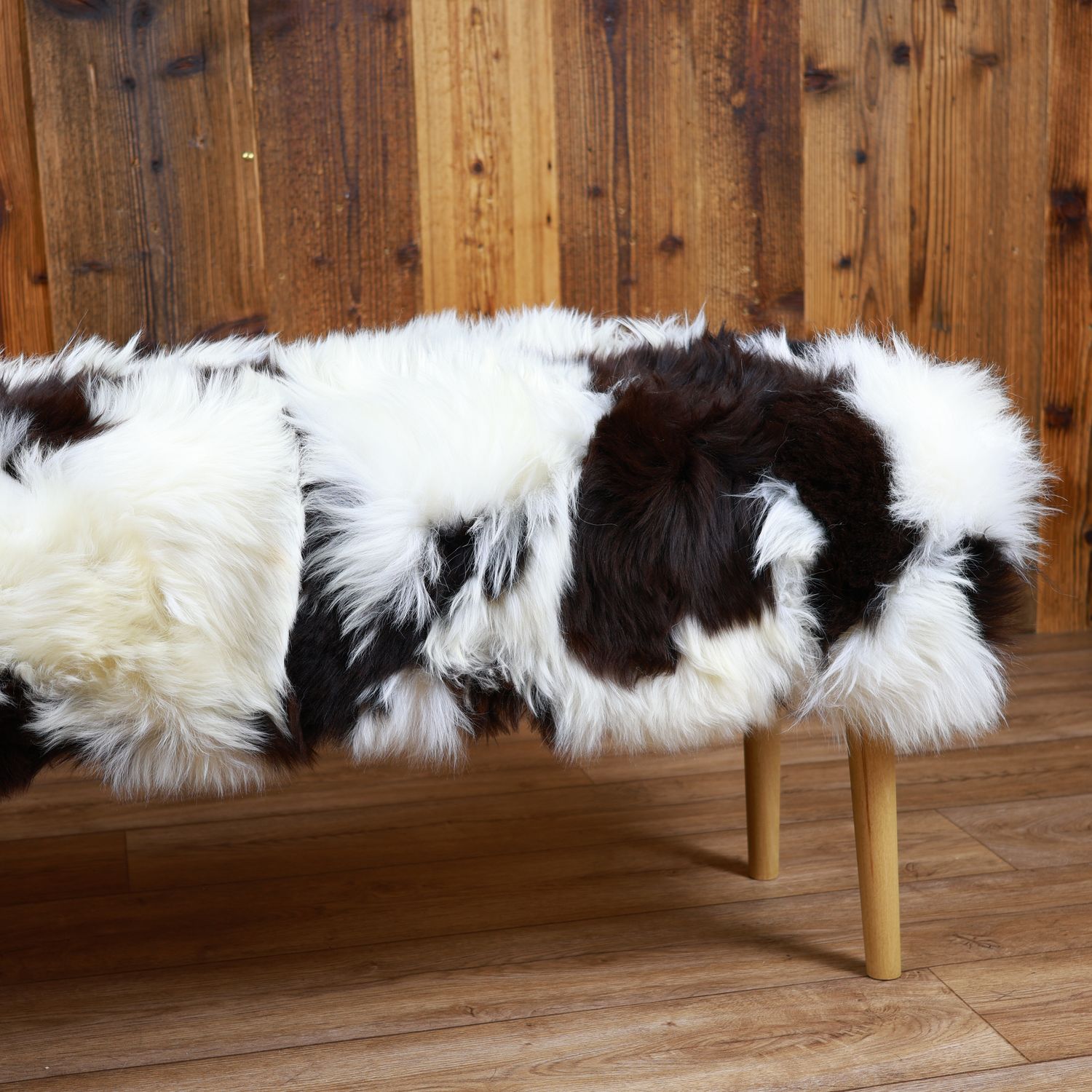 Sheepskin Bench | British Jacob | Medium