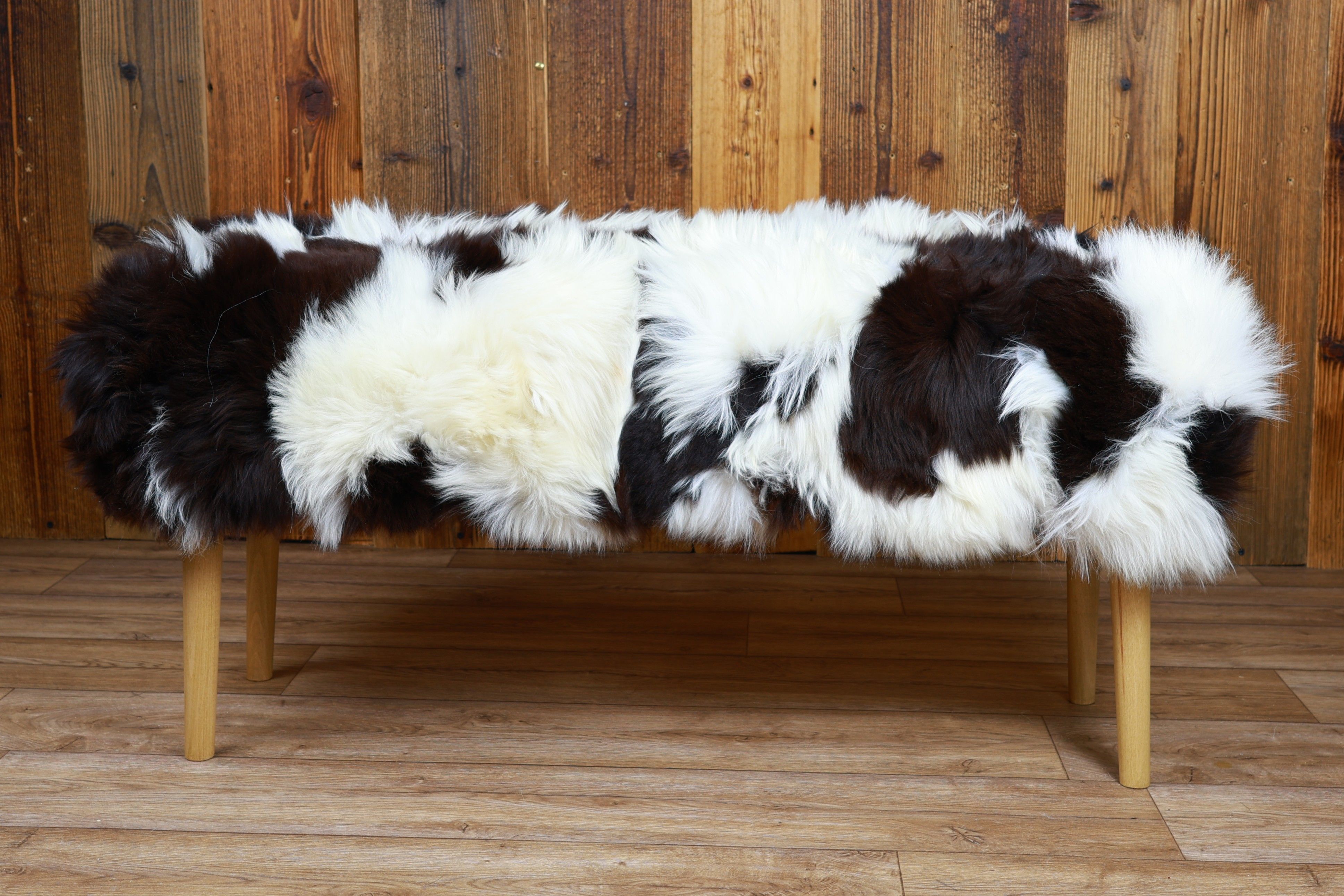 Sheepskin Bench | British Jacob | Medium