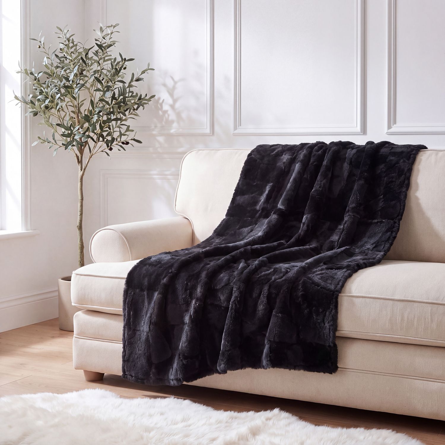 Black | Natural Lambskin | 200cm x 160cm Black | Natural Lambskin | 200cm x 160cm