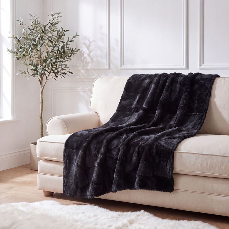 Black | Natural Lambskin | 200cm x 160cm