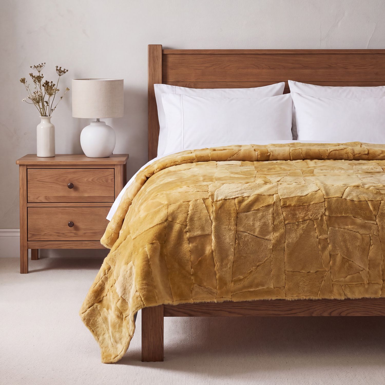 Golden Mustard | Natural Lambskin | 200cm x 160cm Golden Mustard | Natural Lambskin | 200cm x 160cm