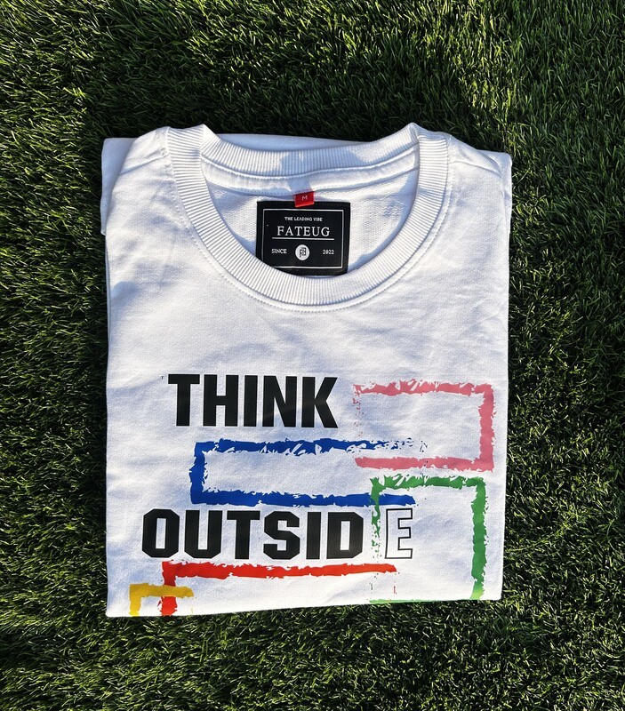 Fateug T-shirt &#39;&#39;THINK OUTSIDE THE BOX&#39;&#39; on the front
Baggy/Oversize T-shirt