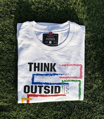 Fateug T-shirt &#39;&#39;THINK OUTSIDE THE BOX&#39;&#39; on the front
Baggy/Oversize T-shirt