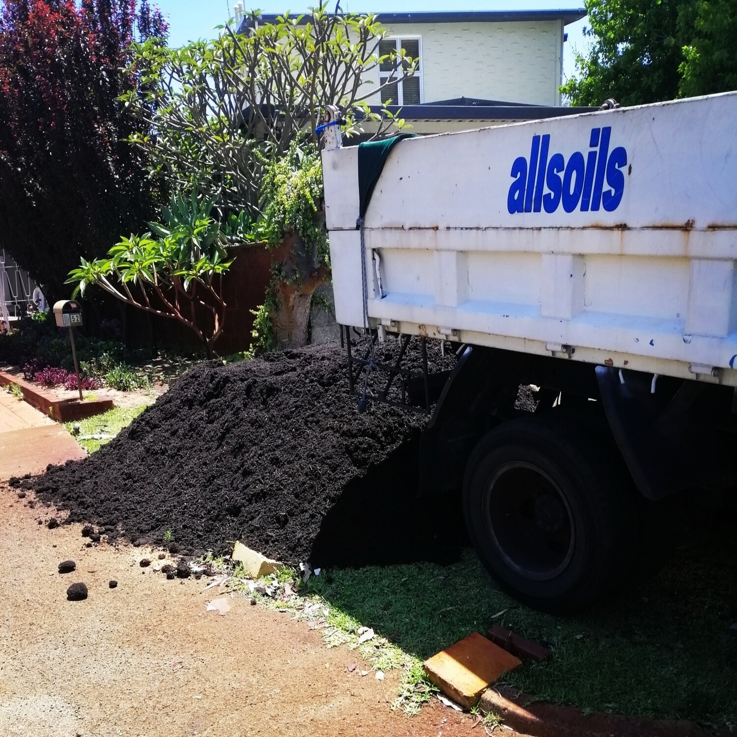 PREMIUM EXOTIC MULCH