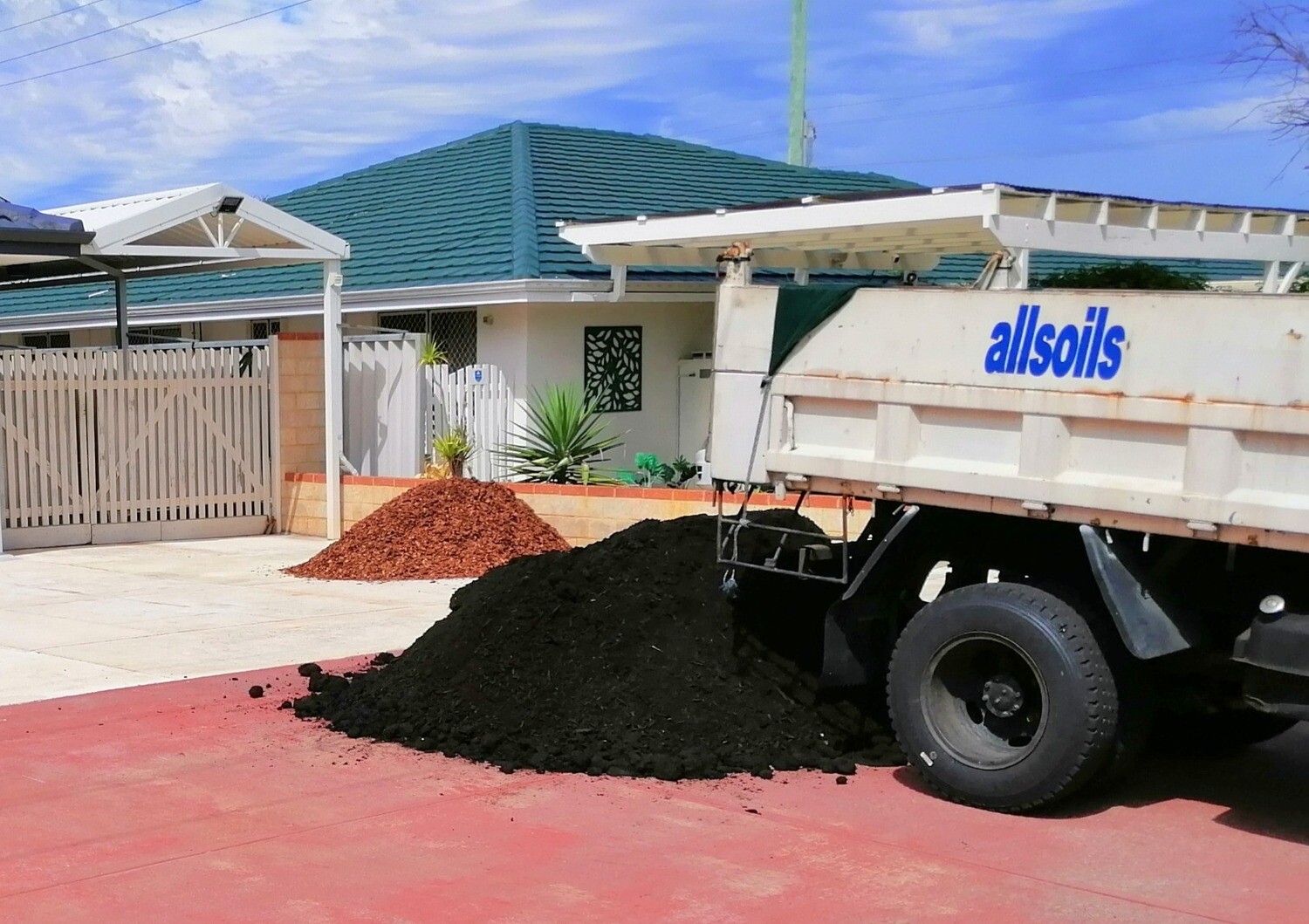 SOIL CONDITIONER &amp; COMPOST MIX