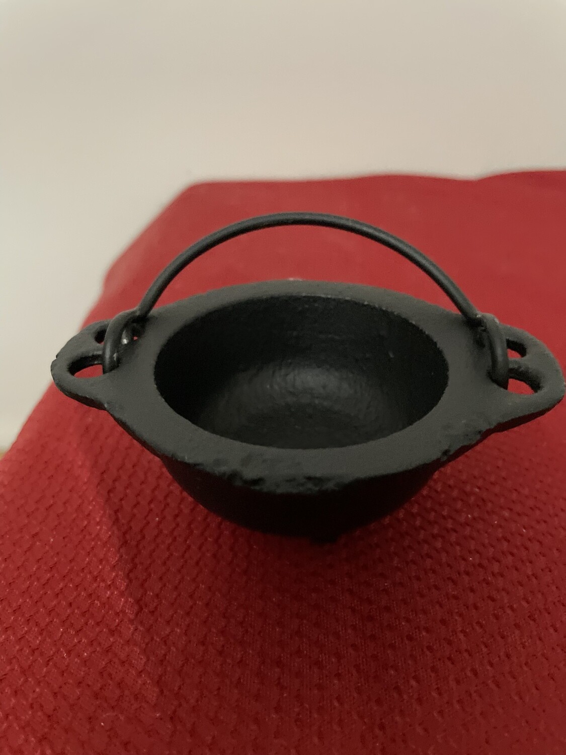Cauldron w/Lid &amp; Handle