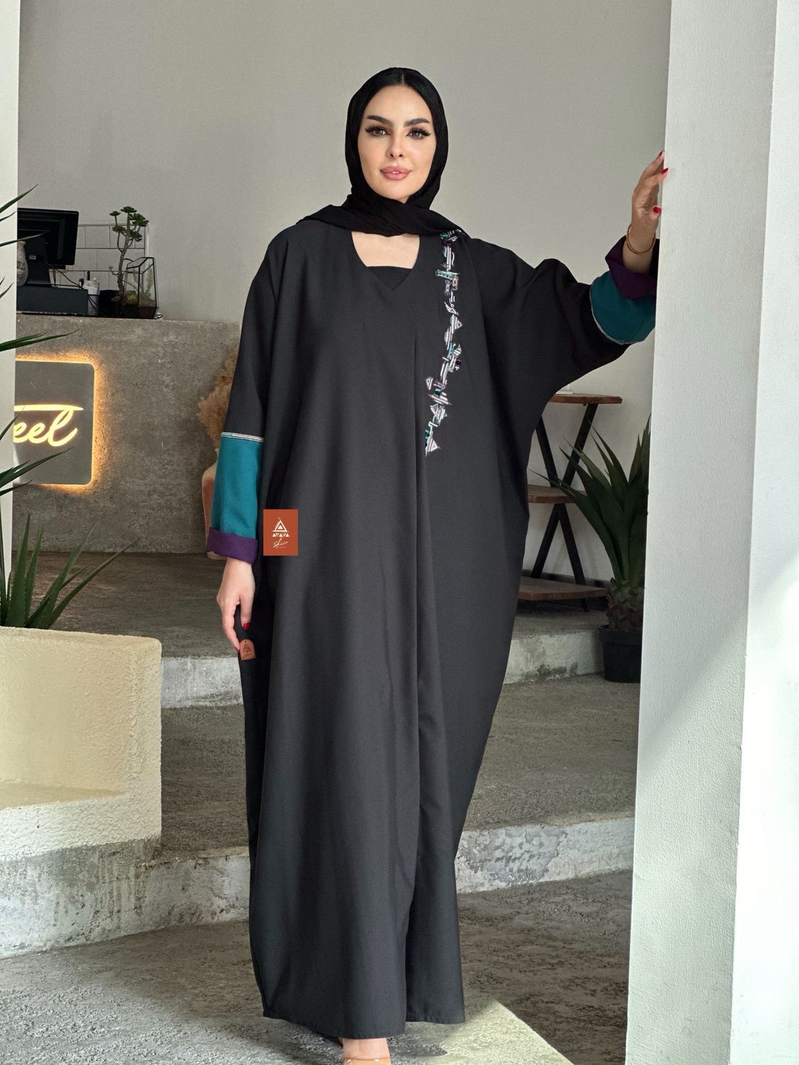 عباية clusters جميلة التطريز من الأمام والخلف 