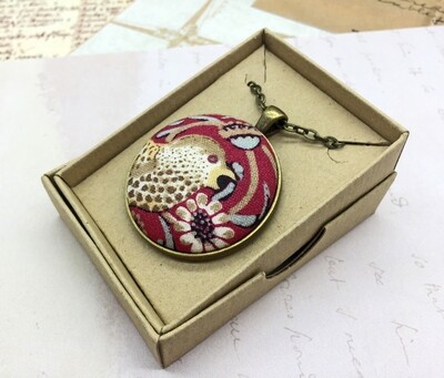 Strawberry Thief fabric button pendant Red - singing thrush