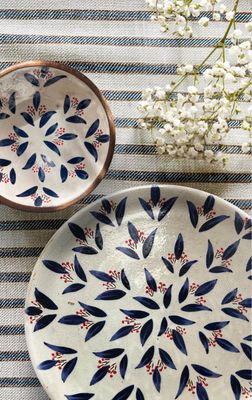 Set of 4 &quot;Tunis blues” ceramic plates &amp; bowls
