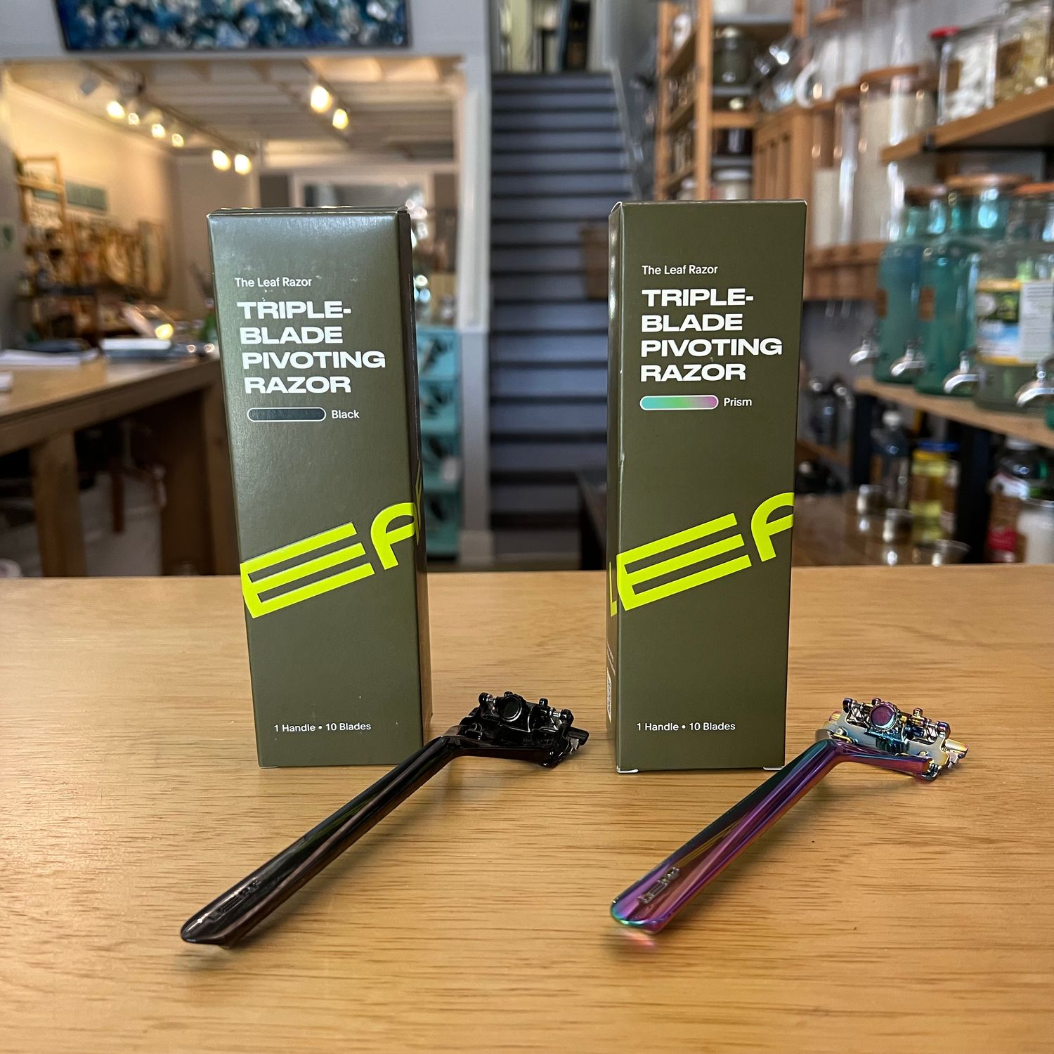 The Leaf Razor, Three-Blade & Pivoting Head 