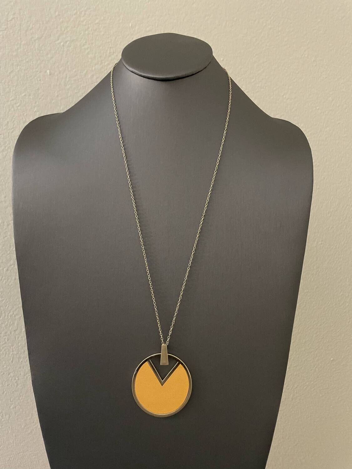Lonni Gold, Yellow Leather chain