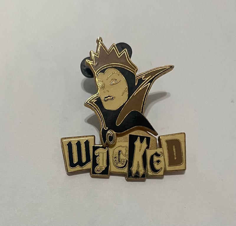 2004 Wicked Evil Queen Grimhilde Disney Trading Pin