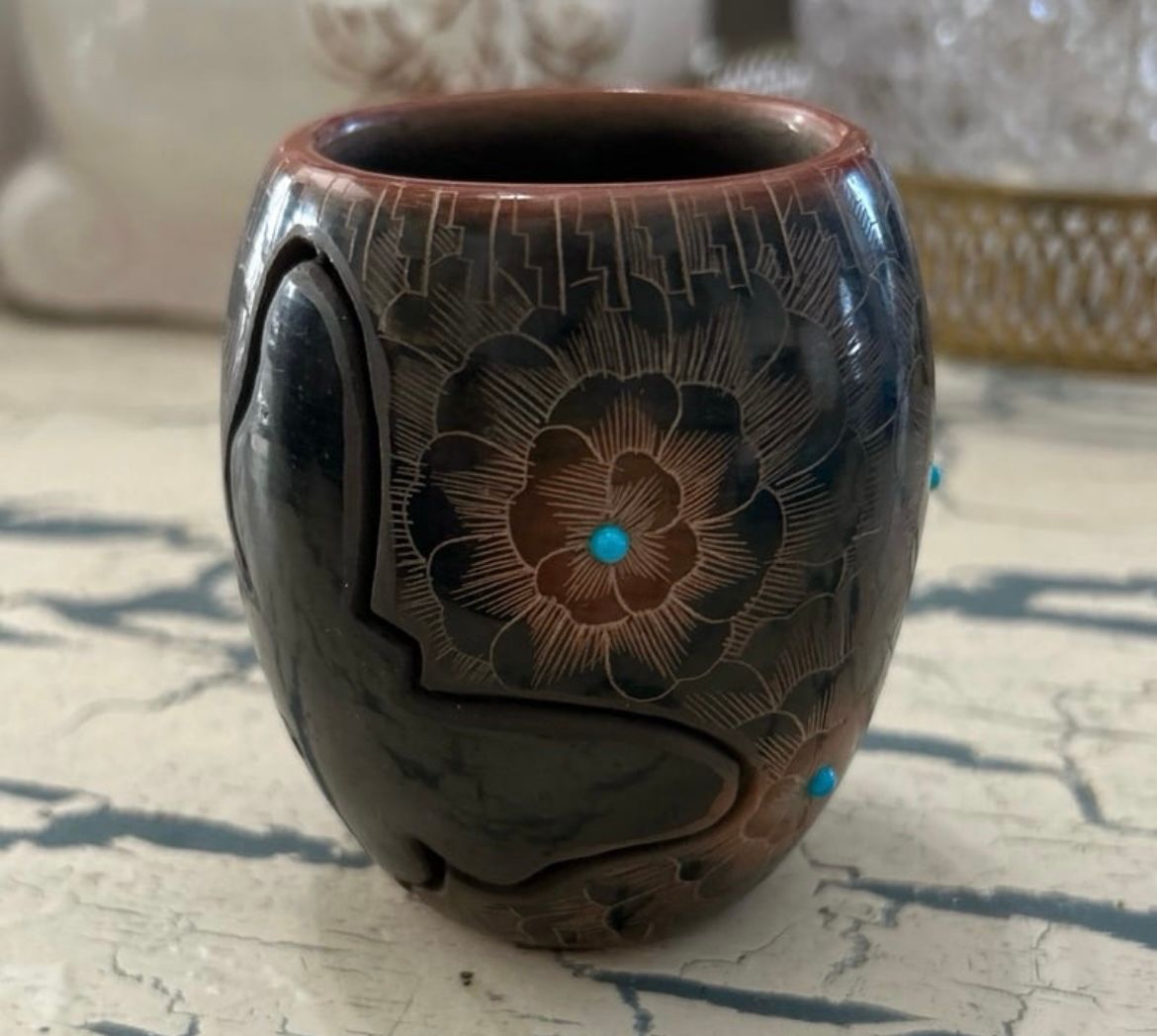 Stunning Julie Gutierrez Santa Clara Pueblo Native American Mini Pottery Vase 3&quot;x2&quot;