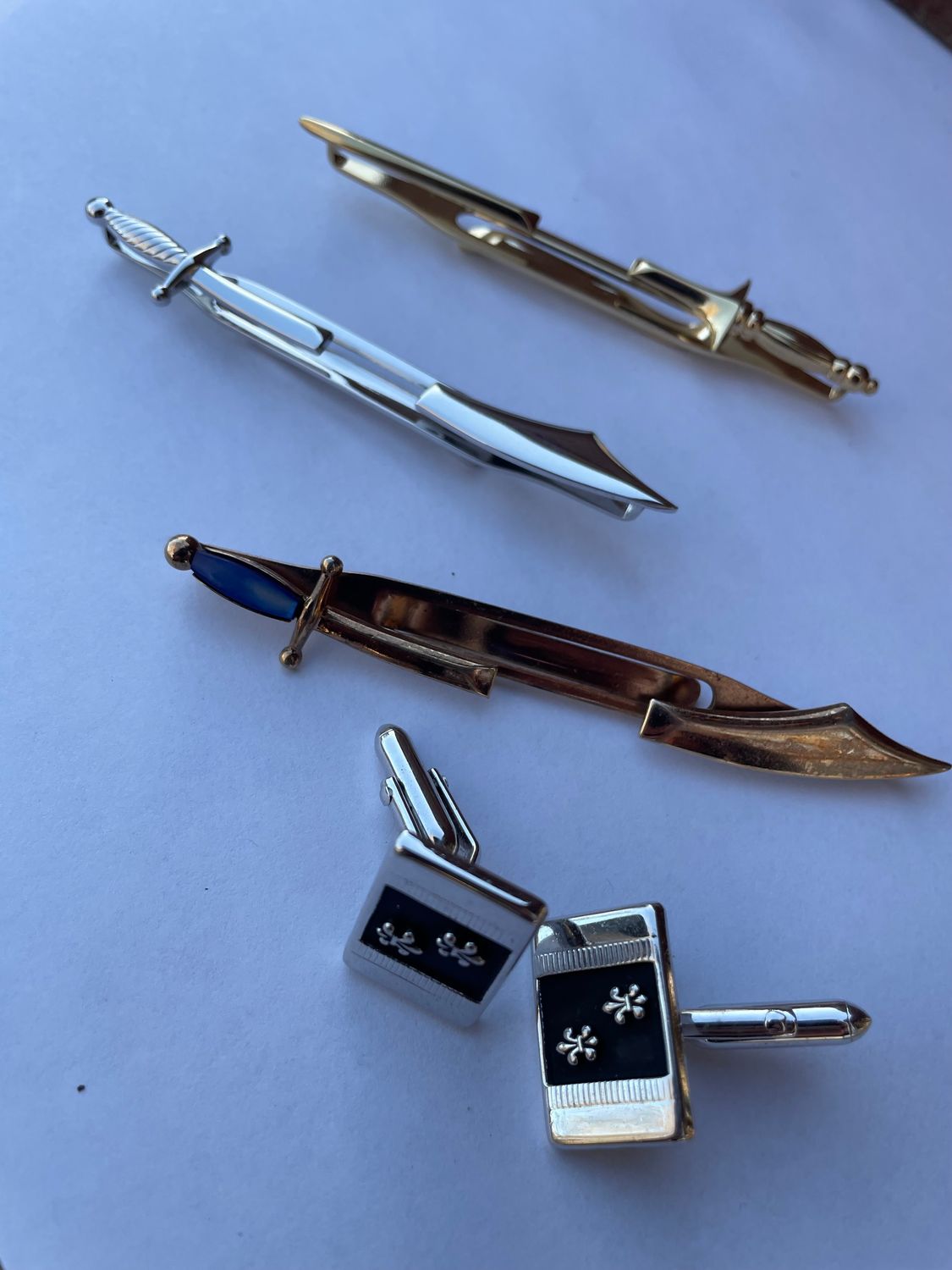 Vintage Lot of 4 "Dad's Drawer" Jewelry 3 Tie bars and 1 Cufflink 2 Swank