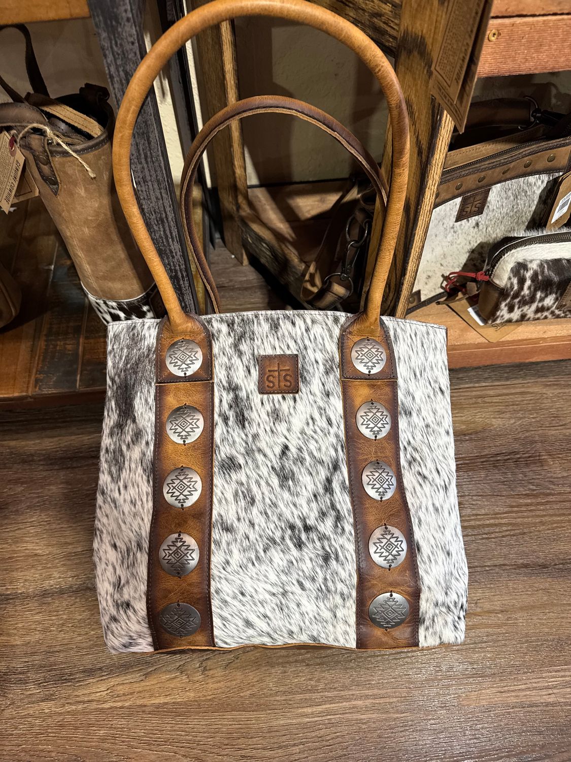 CONCHO TOTE COWHIDE