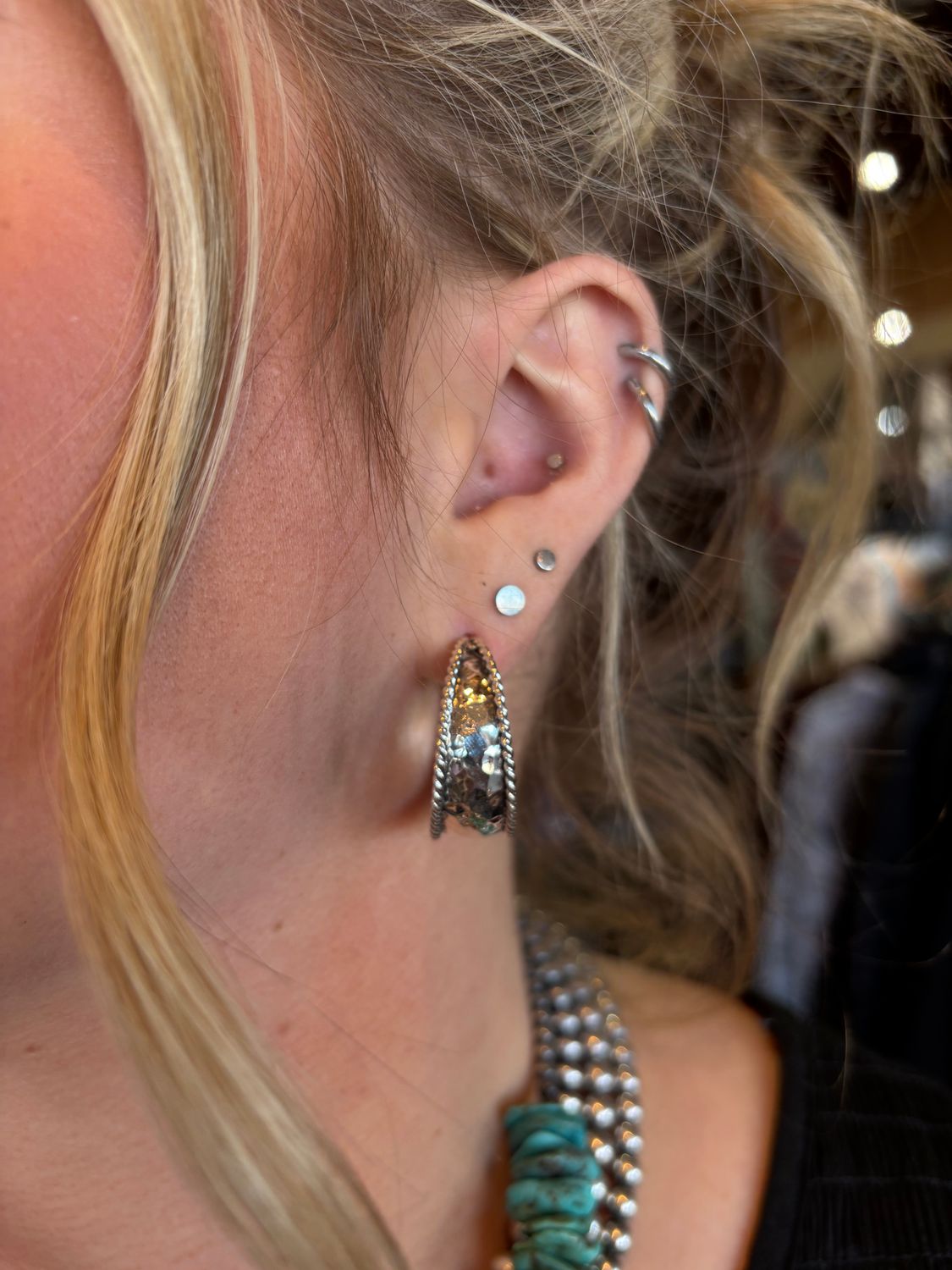 T1527 - Hammered Hoops