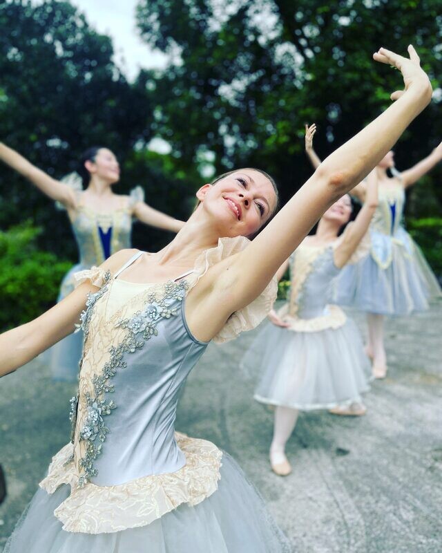 Wednesday Adult and Intermediate Ballet