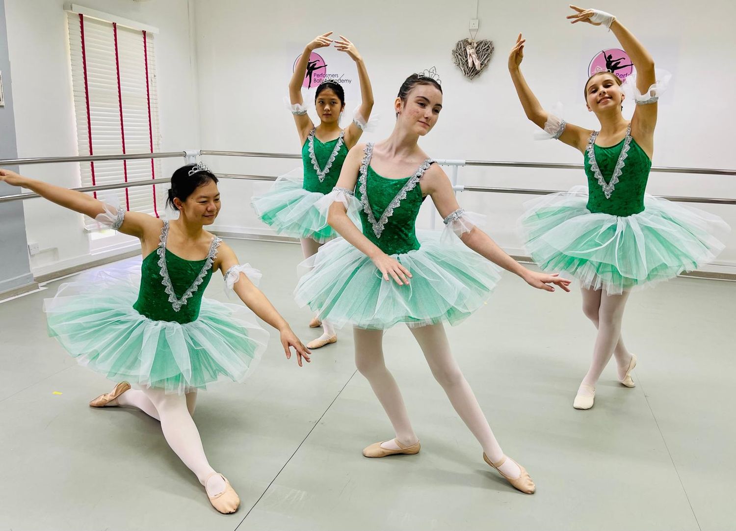 Term 4: Grade 3, 4, 5, 6 – Ballet Technique/Chinese Dance
