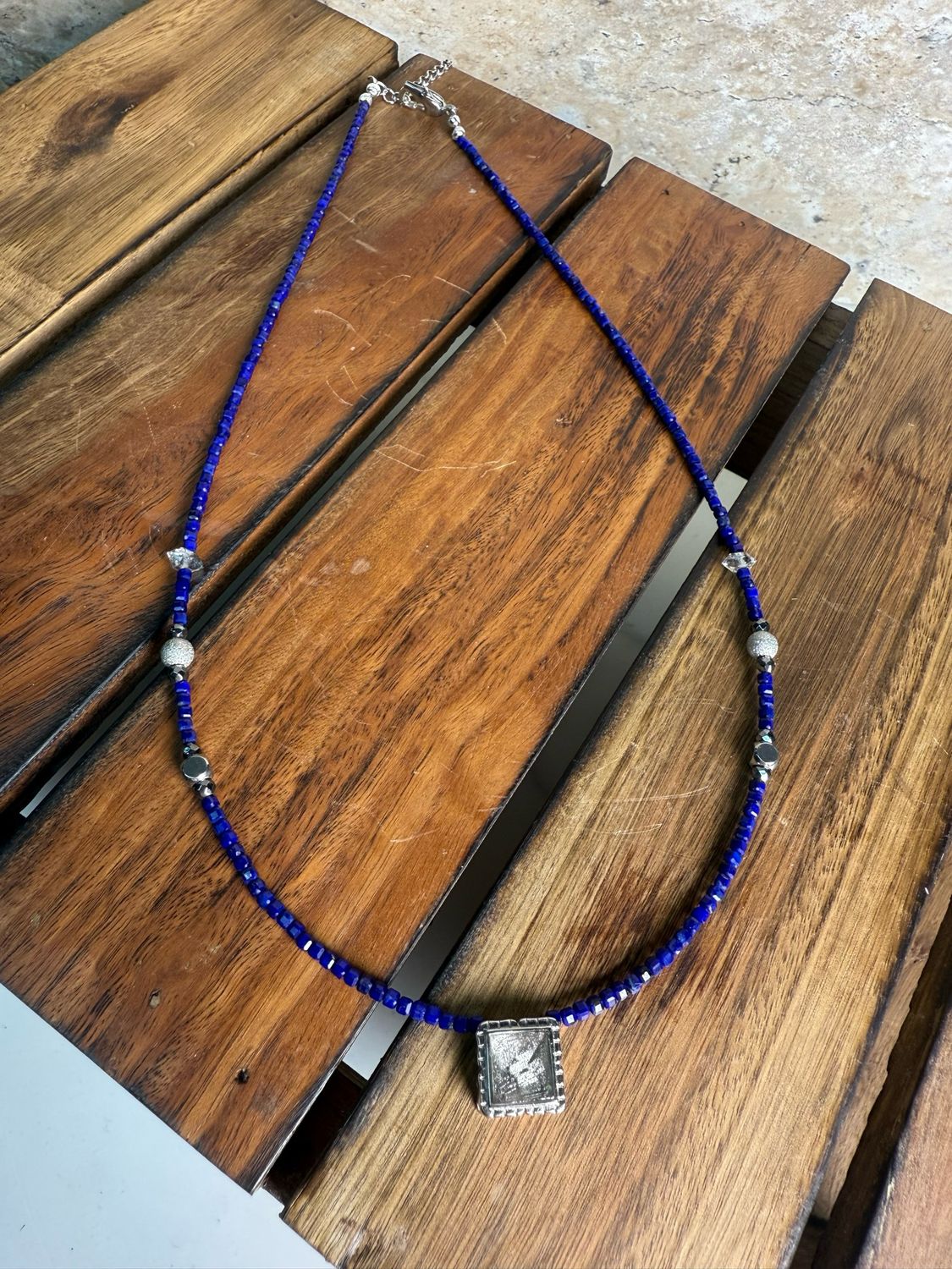 KA-0021 青金石頸鏈配天鐵吊墜和閃靈鑽