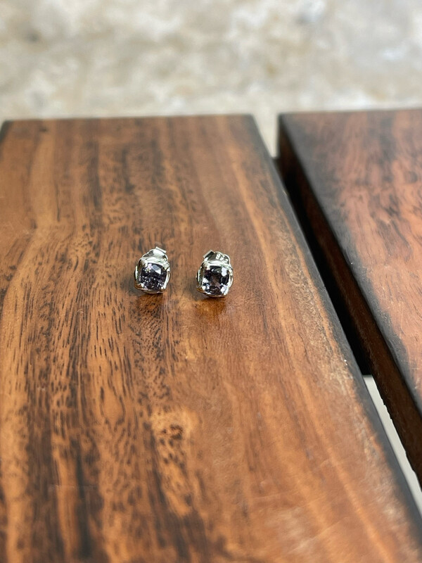 #Q-022 尖晶石耳環 Spinel