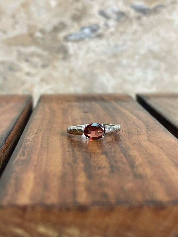 QR-0025石榴石戒指 Garnet