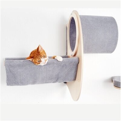 CATWALK PLAY
Stilvolles Katzenregal mit Hängematte und Tunnel
