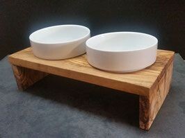 Futterstation DANDY PLUS aus Olivenholz  &  2 Porzellanschalen  "hochgestellt"