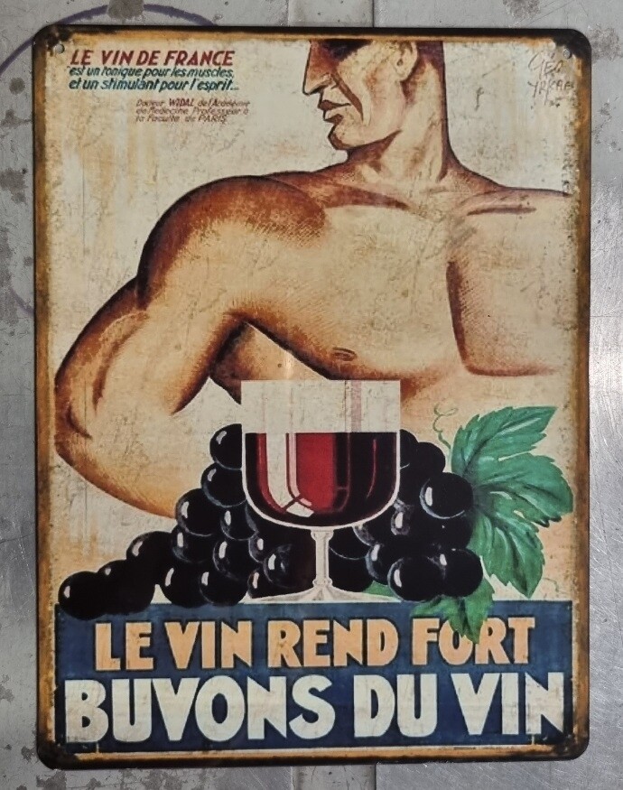 Plaque métal vintage vin rend fort