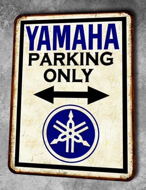 Plaque métal vintage Parking Yamaha
