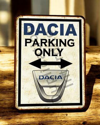 Plaque métal vintage Parking Only Dacia