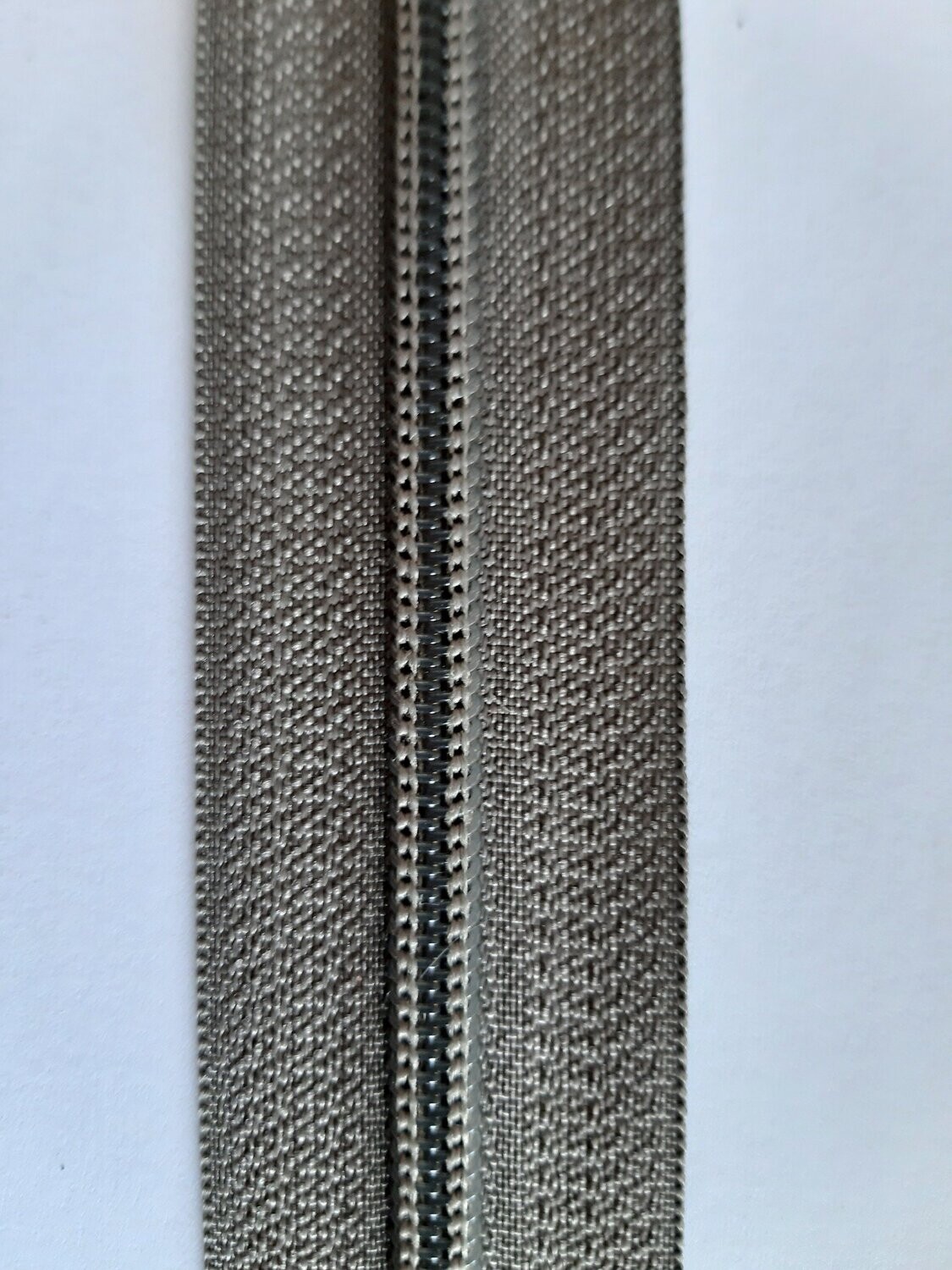 zip maille 5 Taupe C33 (vendu au mètre)