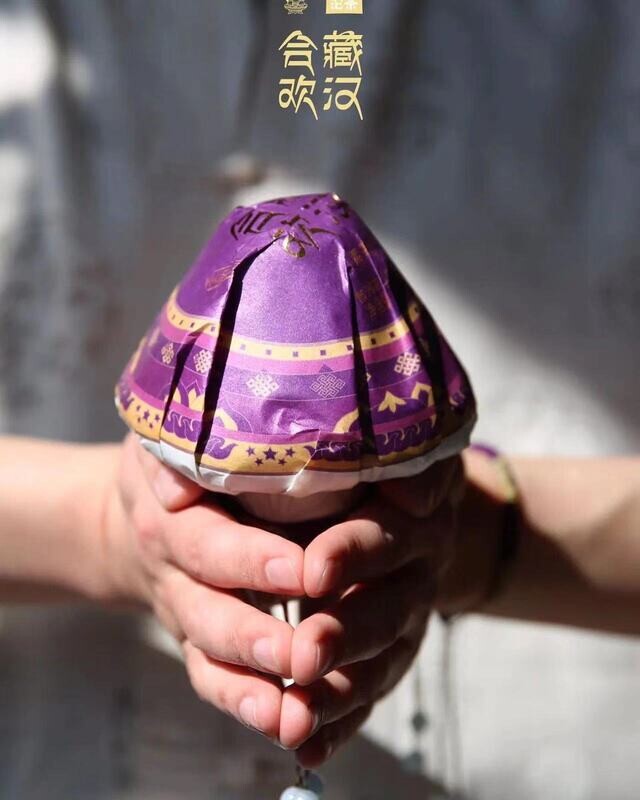 2021 Xiaguan 280g "Zang Han He Huan" (藏汉合欢) mushroom tuo tea,Early spring old trees tea leaves, raw
puerh, sheng cha