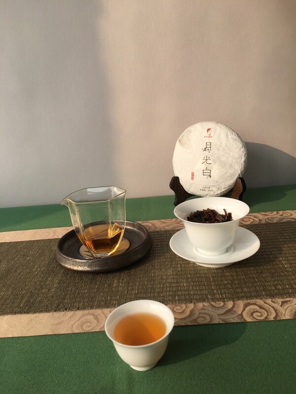 2021 Spring Yunnan Yiwu big tree &quot; Yue Guang Bai &quot; ( moonlight white) white tea.