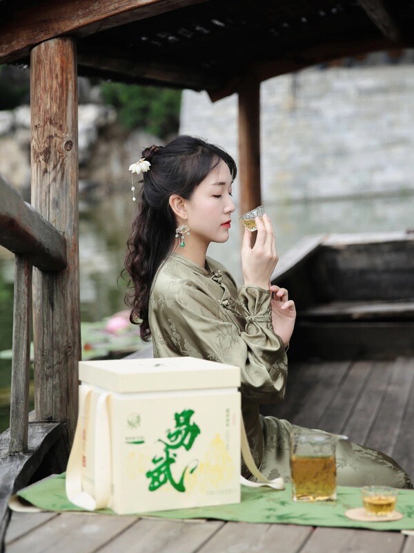 2023 Xiaguan &quot; Dian Feng Yi Wu &quot; pre-ming early spring ancient tree raw puerh cake 357g