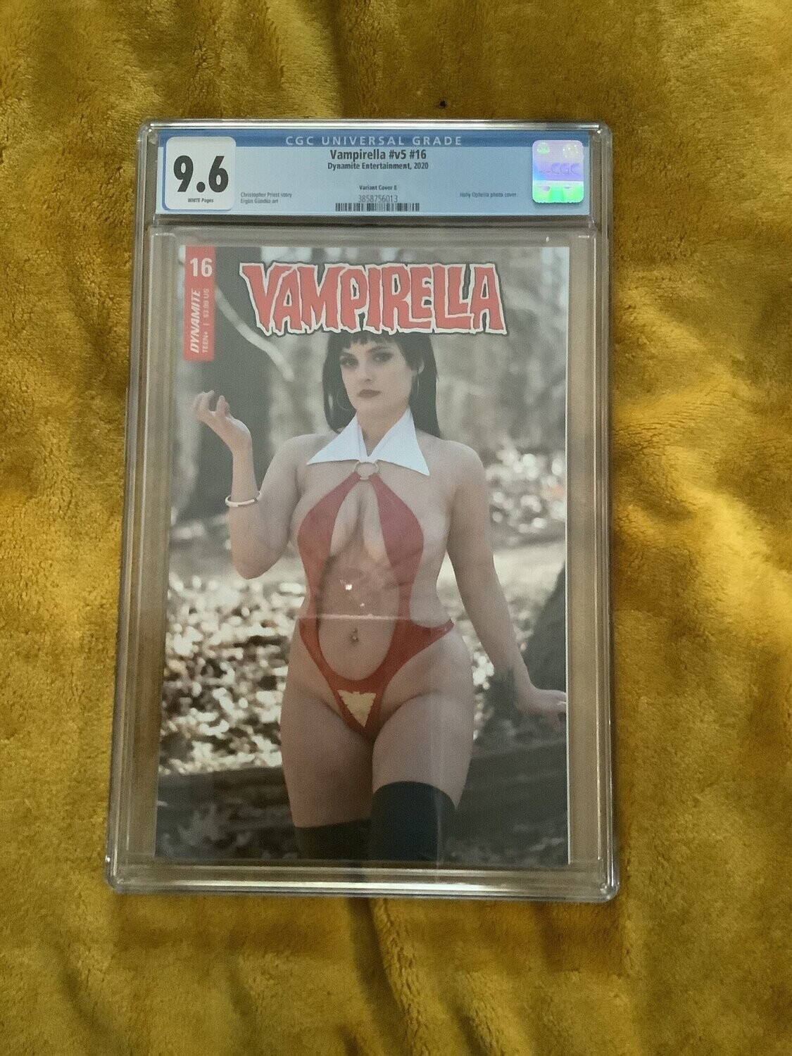 Vampirella v5 # 16 Cosplay Cover CGC 9.6