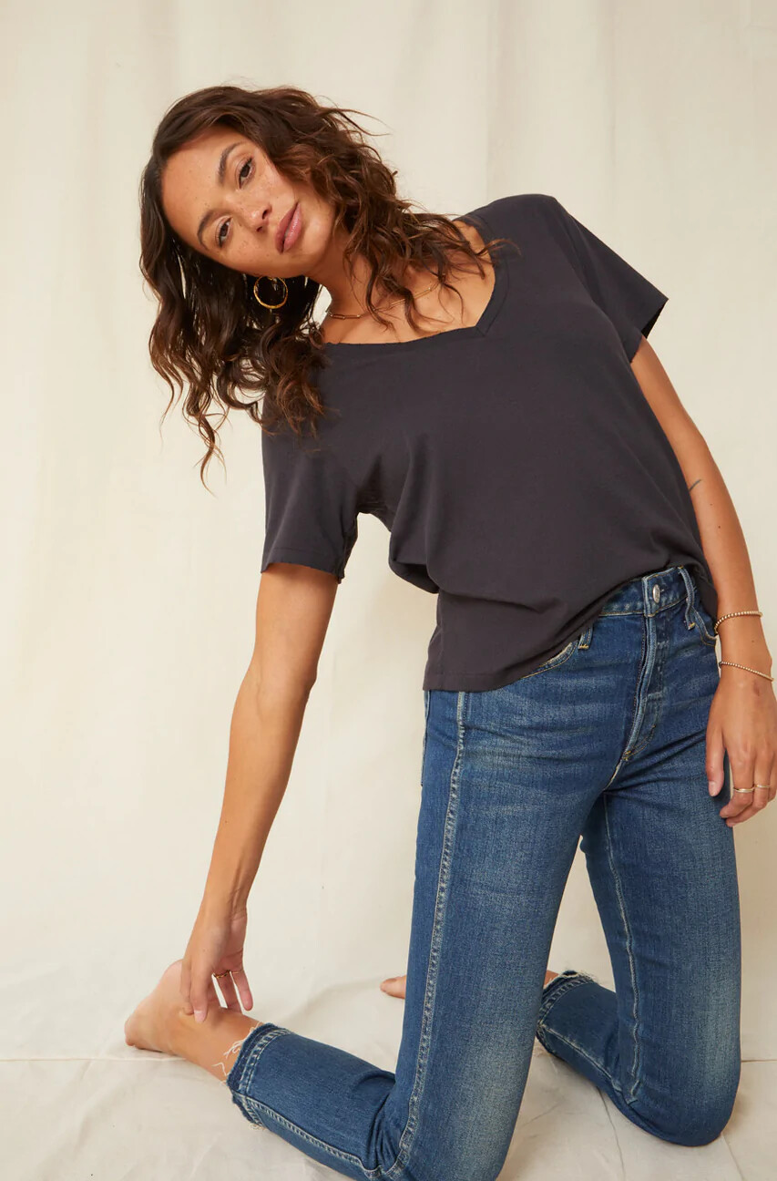 AMO V Neck Tee in Vintage Black