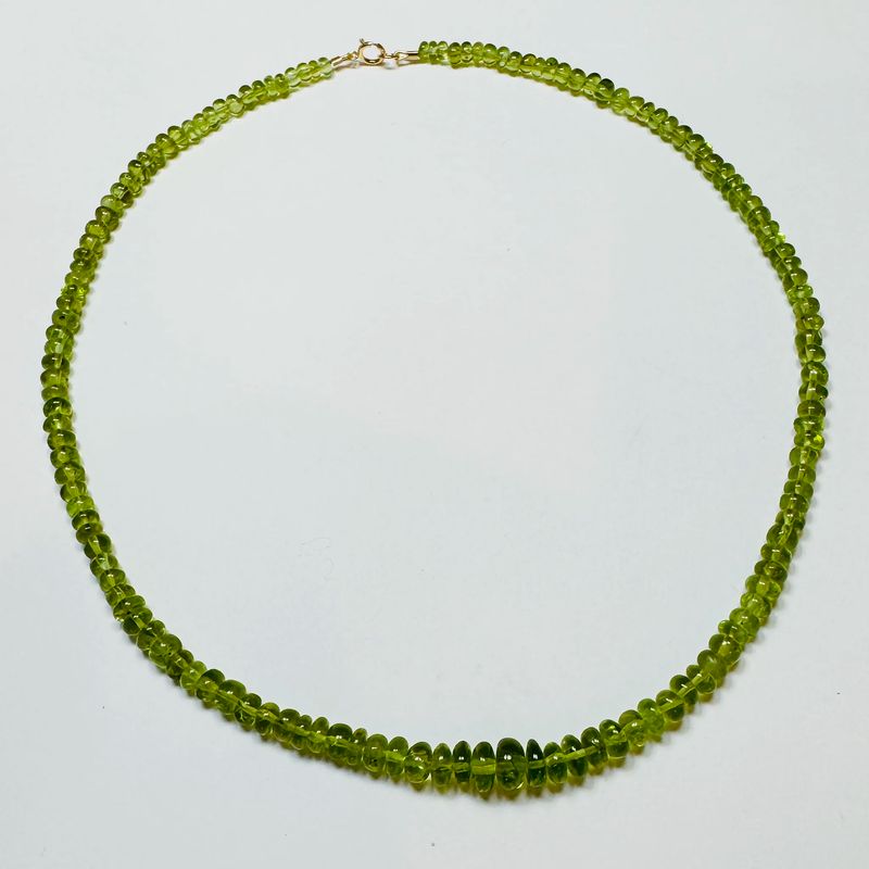 Theodosia Smooth Graduated Peridot Necklace