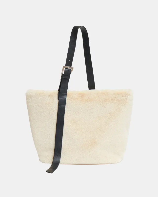 Apparis Esti Tote in Latte