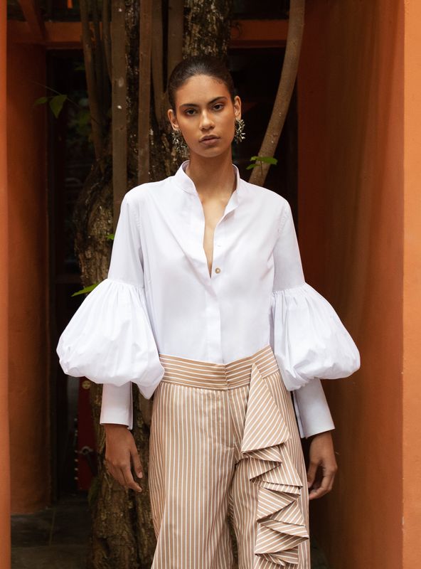 No Pise La Grama Amada Shirt in White