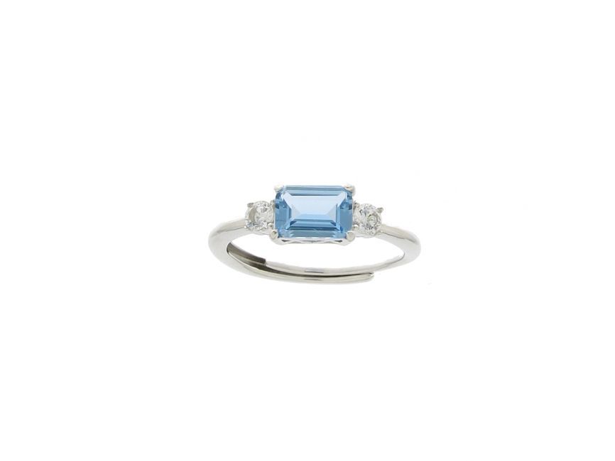 Anello in arg.925 rodiato con zircono e baguette (7x5mm). Regolabile