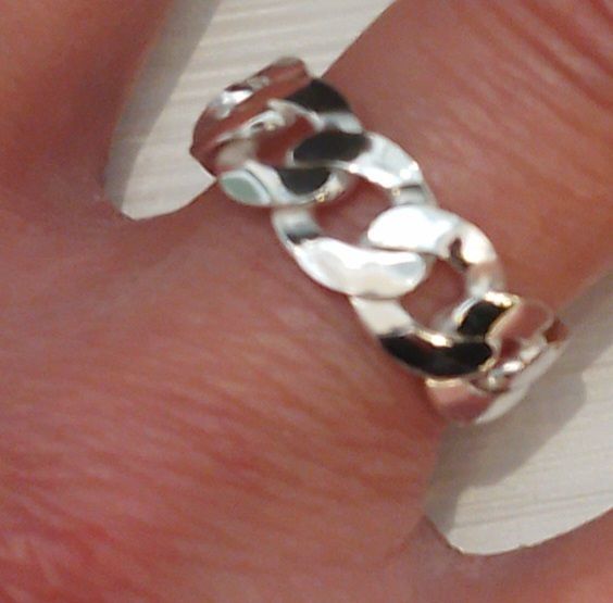 Anello in argento naturale, grumetta regolabile (h 7,6mm)