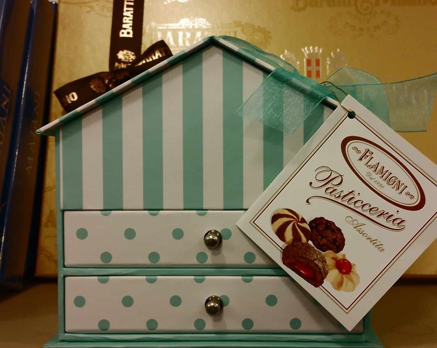 Cassettiera con pasticceria da tè 180g