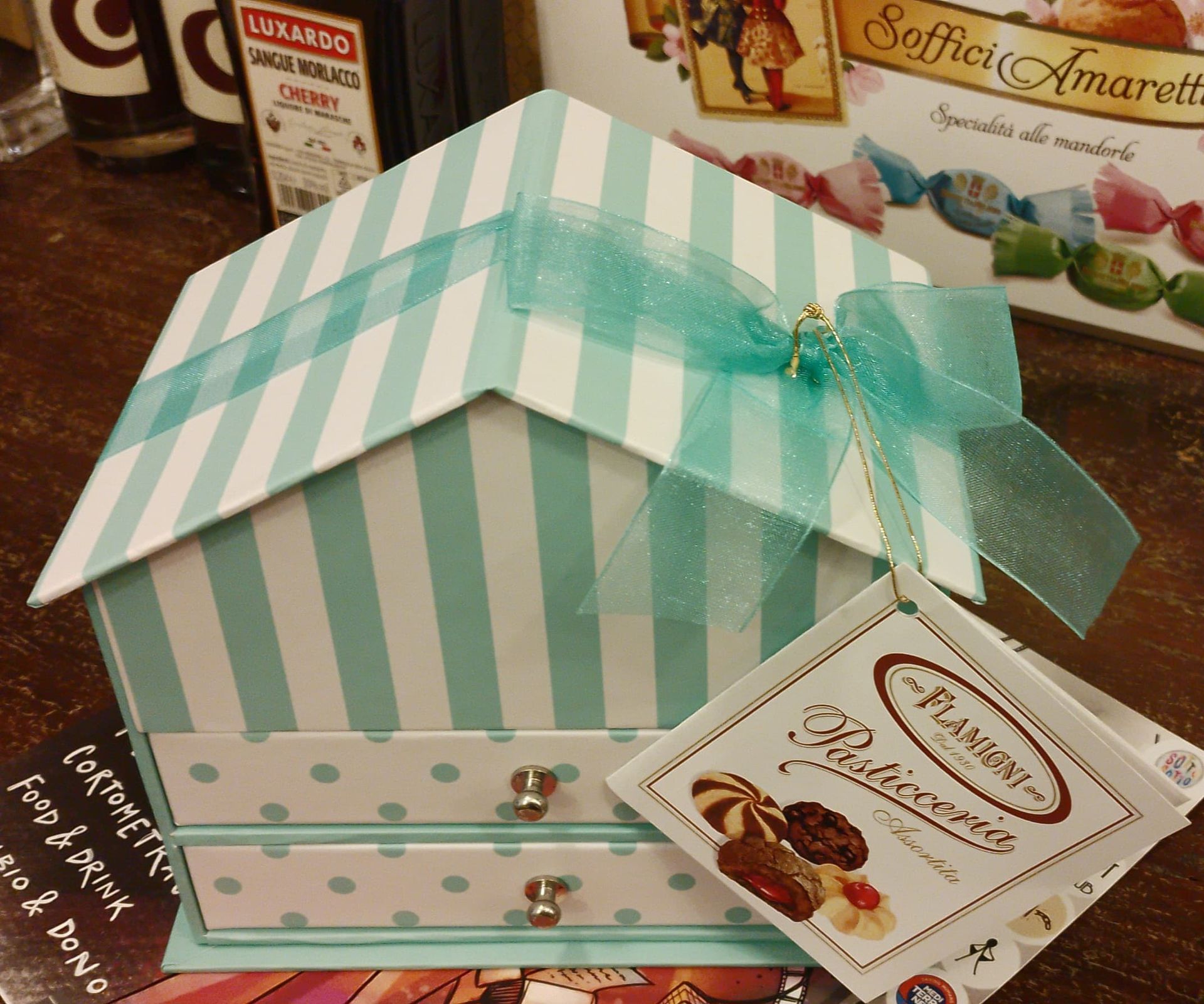 Cassettiera con pasticceria da tè 180g