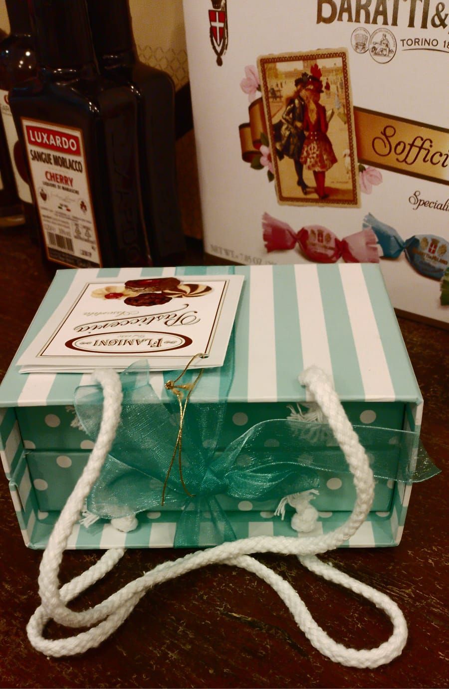 Valigetta manici in corda c/pasticceria da tè 150g