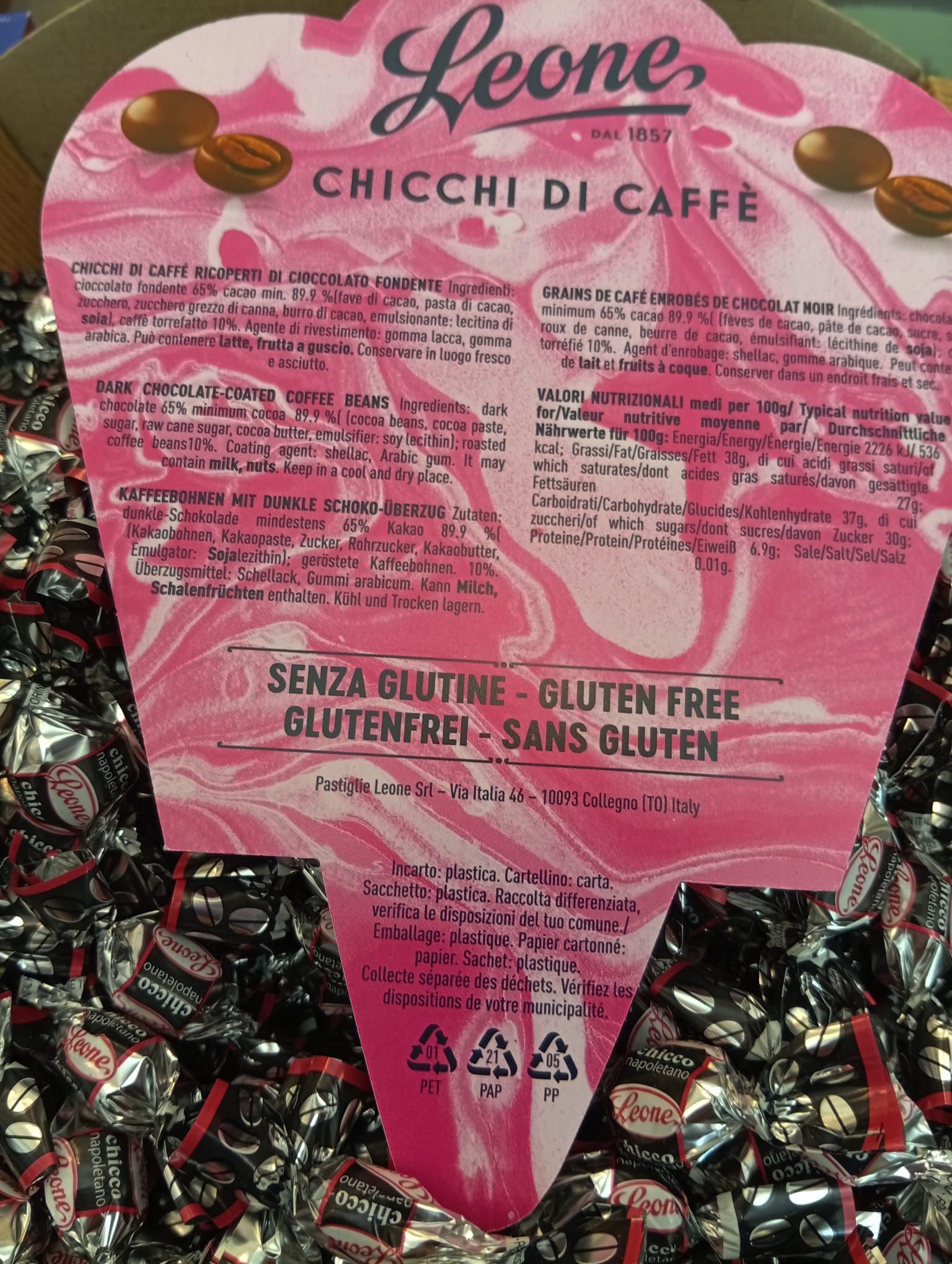 Chicchi di caffe' ricoperti di cioccolato extra fondente