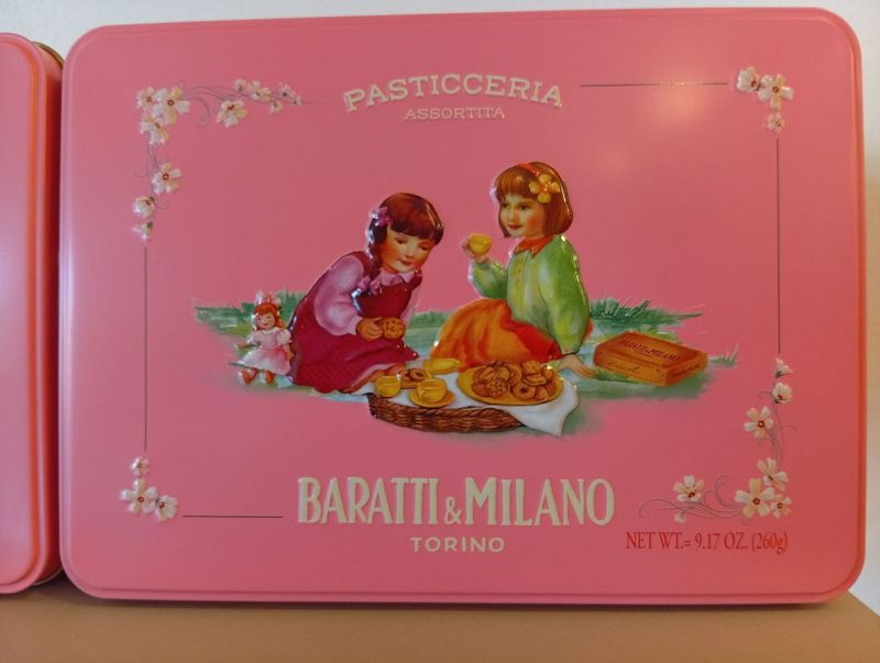 Box in latta c/pasticcini assortiti